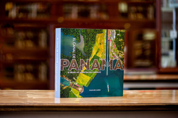 “El Canal de Panamá: El triunfo de la innovación constante” fue publicado en tres idiomas: inglés español, y francés. El libro abunda en detalles sobre la construcción y operación del Canal. El Canal de Panamá, contado por un ilustrado. - El Faro