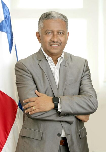 Dr. Eduardo Ortega - El Faro - Canal de Panamá
