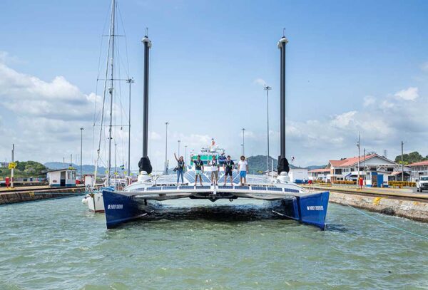 Energy Observer en el Canal de Panamá