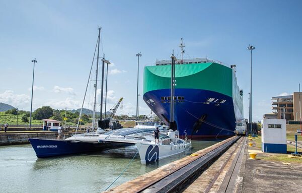 Energy Observer en el Canal de Panamá