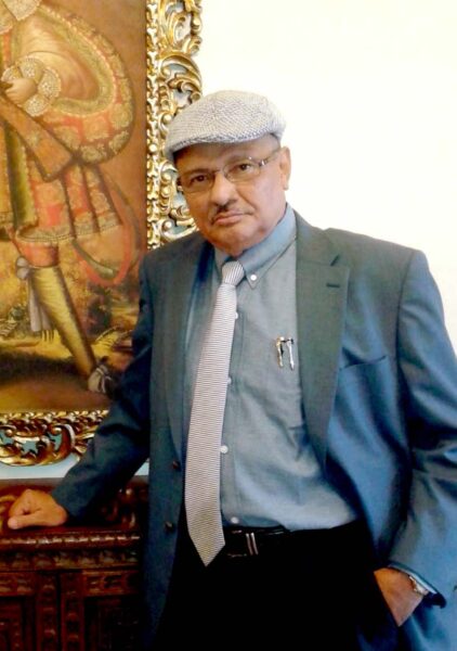 Prados es catedrático en la Universidad de Panamá, y autor de las obras Bajamar (1998), y El otro lado del sueño (2003), entre otros.