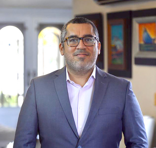 Dr. Arturo Rebollón