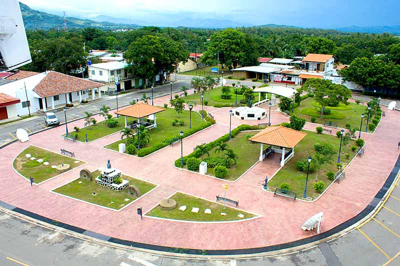Parque Natá de los Caballeros - El Faro - Canal de Panamá
