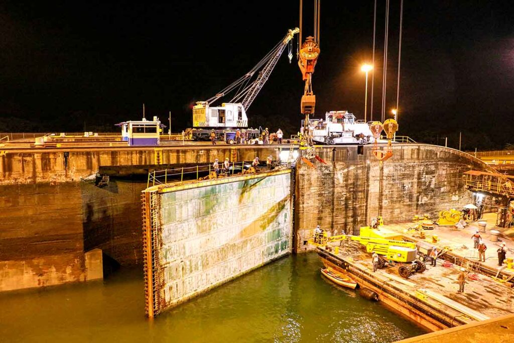 Cámara seca - Mantenimiento Esclusas de Miraflores - El Faro - Canal de Panamá 