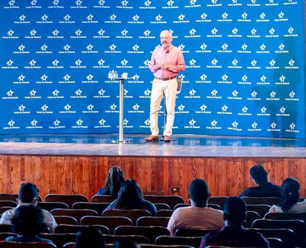 Juventud comprometida con el futuro de Panamá y su Canal