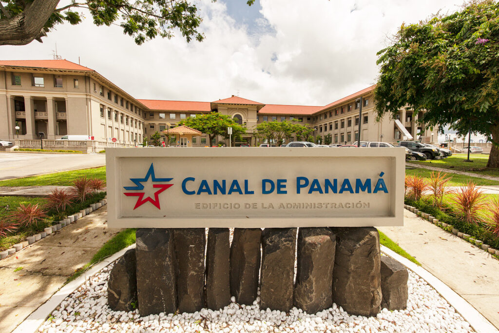 Monolito del Canal de Panamá
