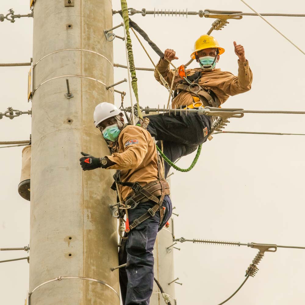 Un trabajo de altura - El Faro - Canal de Panamá