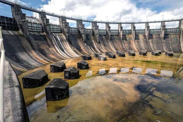 Avanzando trabajos de mantenimiento en el vertedero de Gatún
