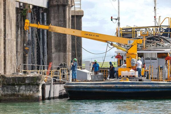 Avanzan trabajos en el vertedero de Gatún - Revista El Faro - Canal de Panamá