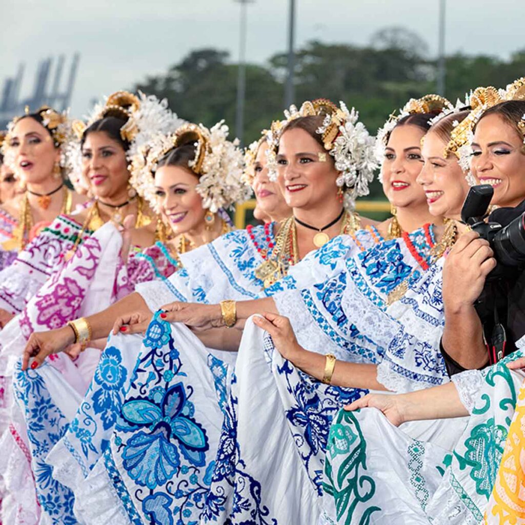 30 polleras en Miraflores - Revista El Faro - Canal de Panamá
