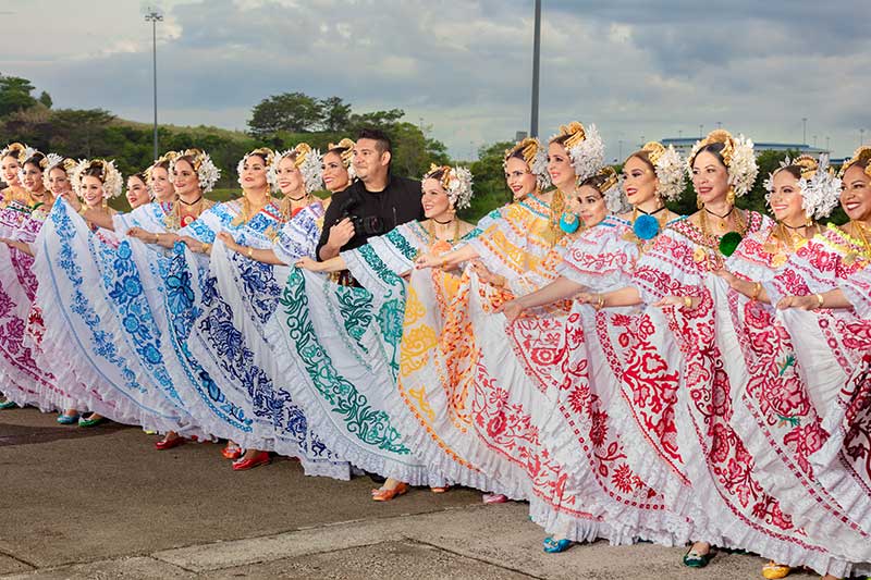 30 polleras en Miraflores - Revista El Faro - Canal de Panamá