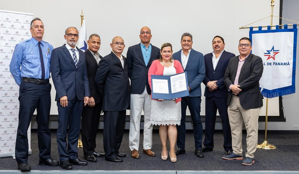 Administración del Canal y Unidad Negociadora de los Bomberos firman nueva convención colectiva