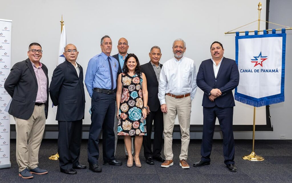 Administración del Canal y Unidad Negociadora de los Bomberos firman nueva convención colectiva
