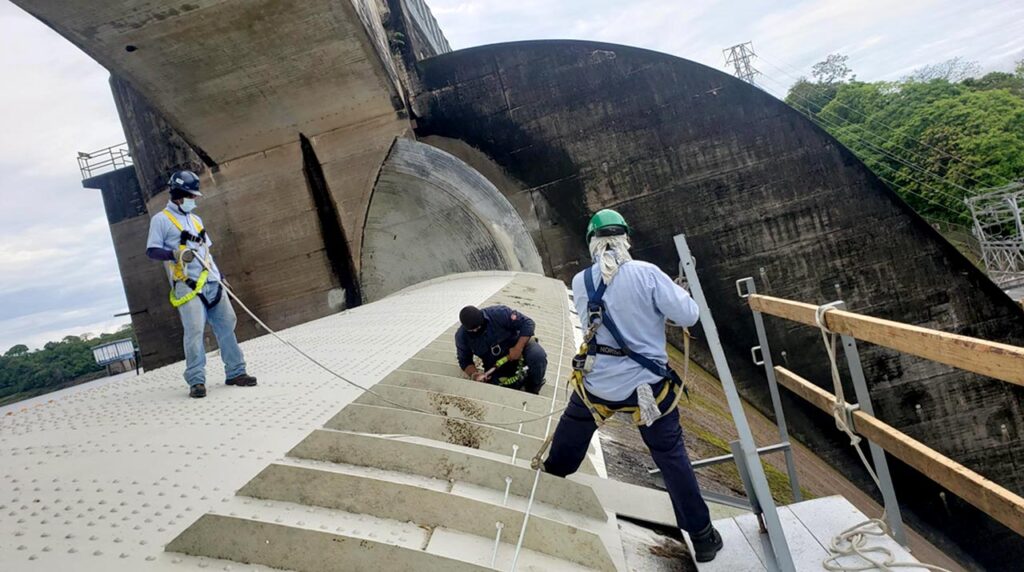 Orgullo en las compuertas - Revista El Faro - Canal de Panamá