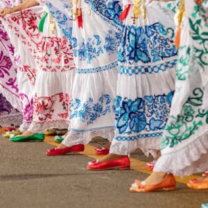 30 polleras en Miraflores