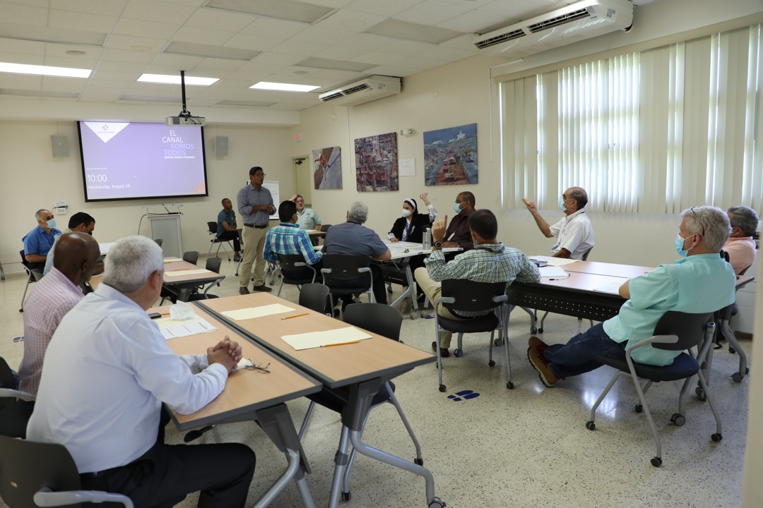 taller de Sensibilización Ambiental y Mejora Continua, enfocado en comunicar los conceptos bajo el SGA y realizar un trabajo conjunto entre la División de Esclusas y los especialistas en Protección Ambiental.