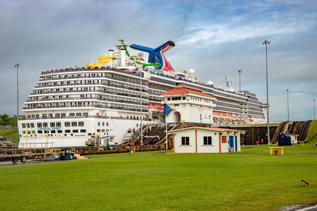 Crucero Carnival Spirit transito Norte Esclusas de Miraflores