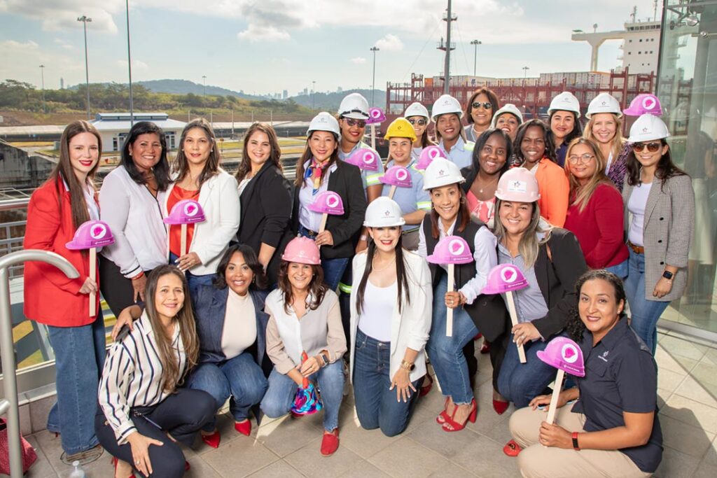 Liderazgo femenino resaltado por el “Red Shoe Movement”