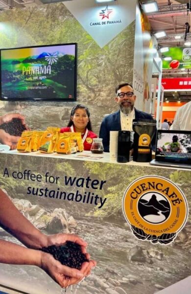 Delegación del Canal de Panamá y Cuencafé en el World of Coffee.