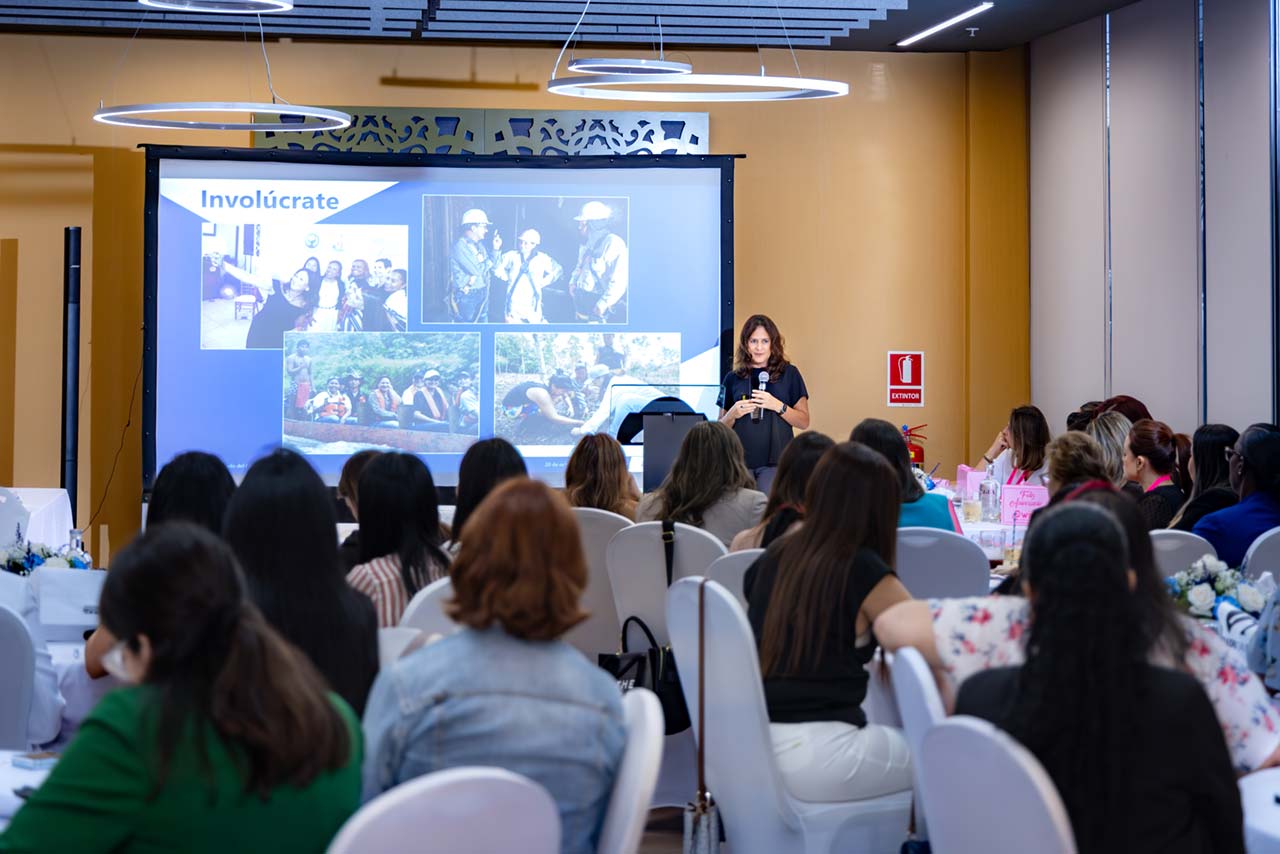 Ilya Espino de Marotta - Sosteniendo el Legado - Canal de Panamá - Revista El Faro