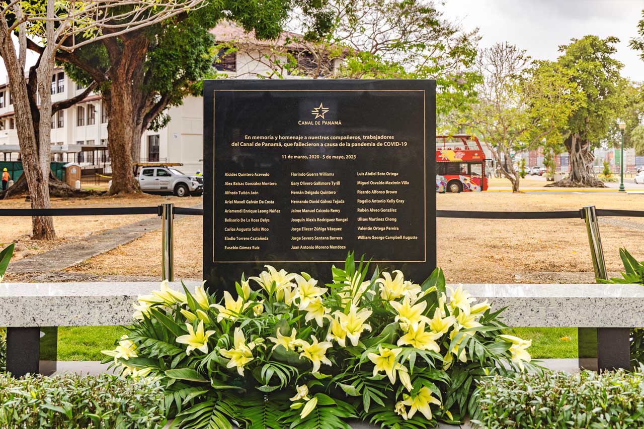 El Canal de Panamá develó dos importantes monumentos públicos en homenaje a los colaboradores que perdieron su vida por la pandemia