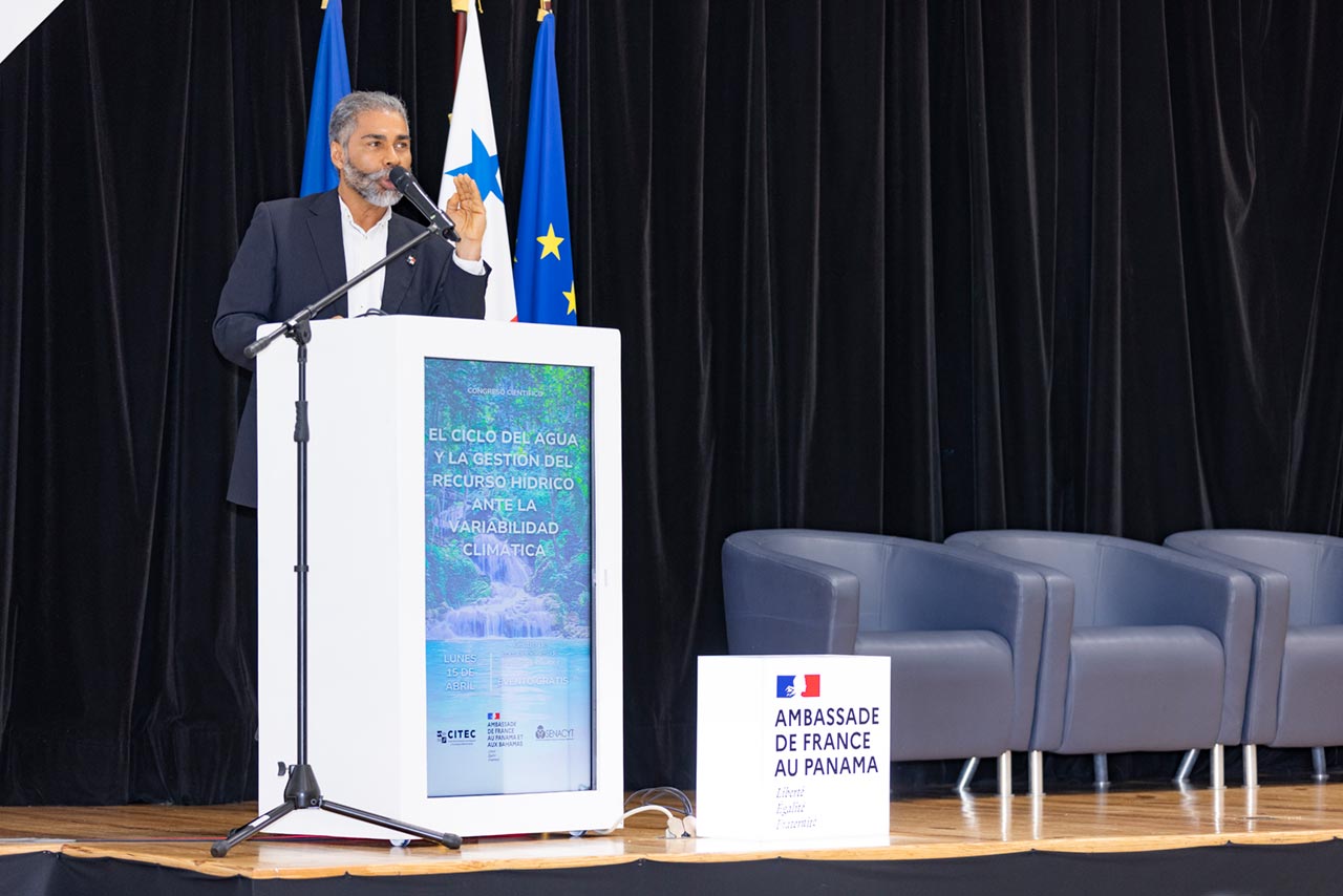 Ajax Murillo - Gerente Hidrología - Canal de Panamá - Congreso científico Francia Panamá - Revista El Faro 
