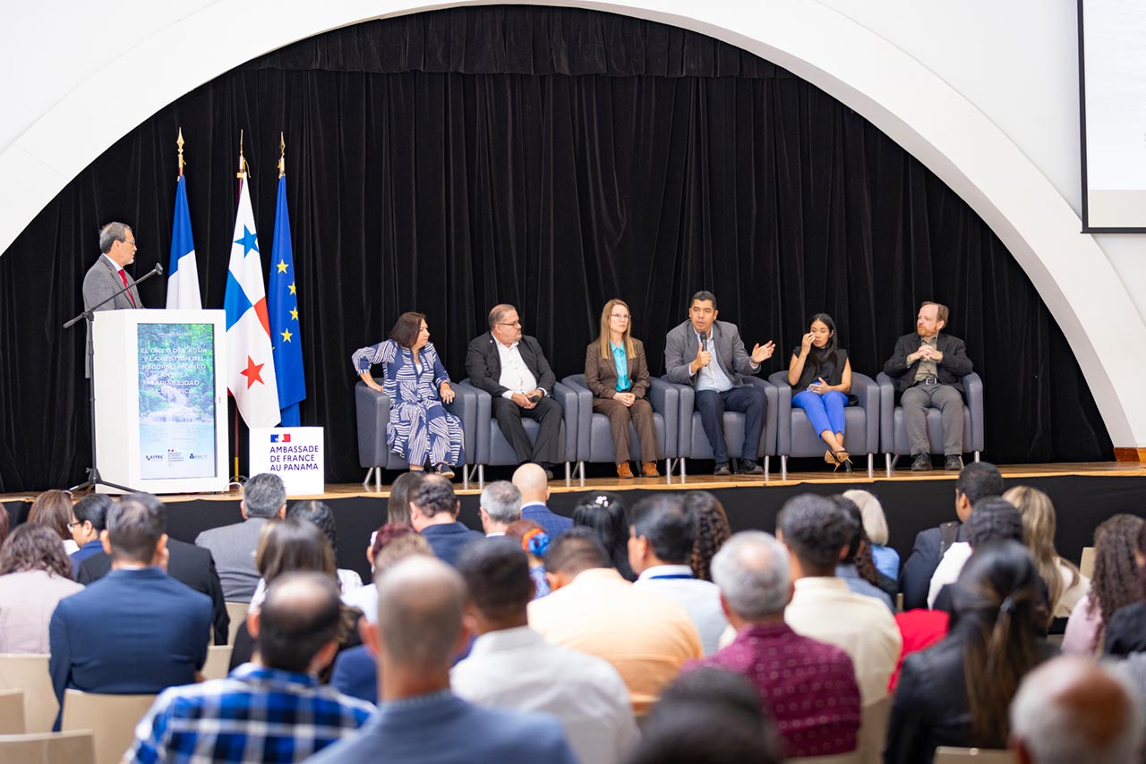 Erick Córdoba - Congreso científico Francia y Panamá - Revista El Faro - Canal de Panamá 