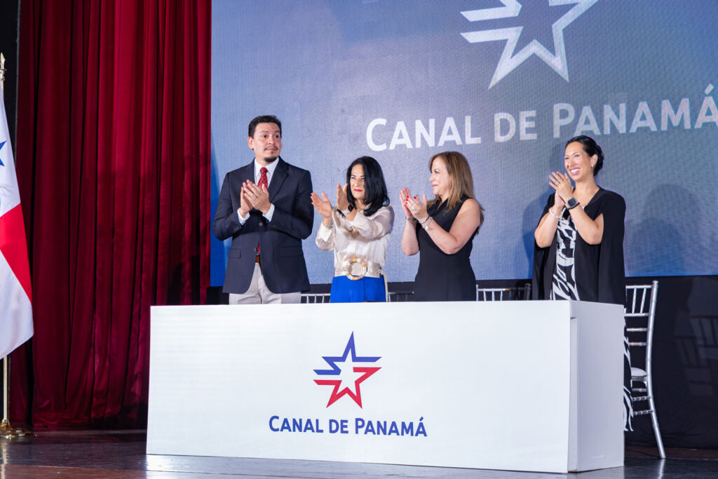 La graduación reciente de canaleros del Programa de Liderazgo - Revista El Faro