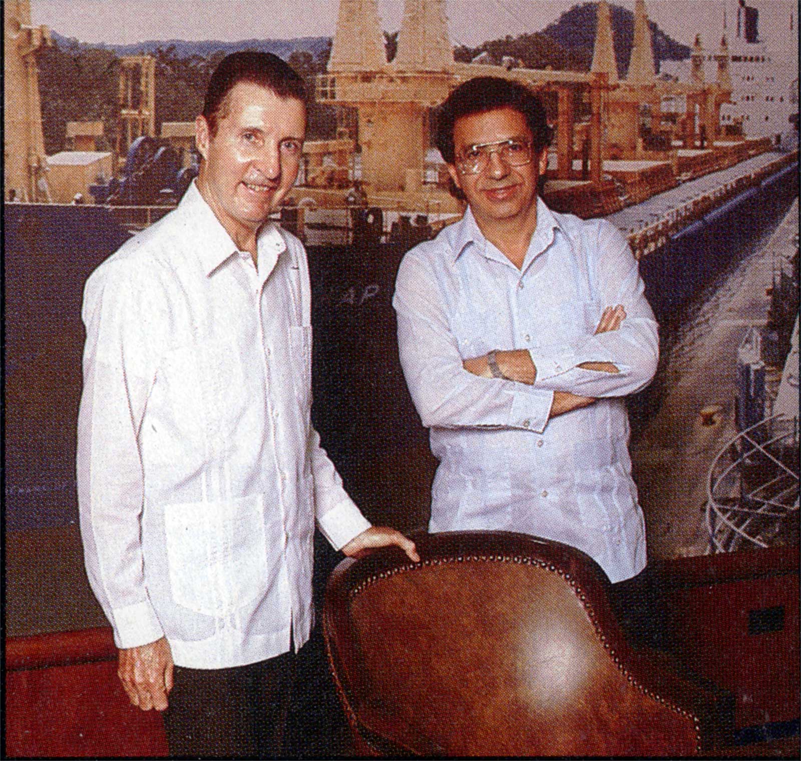 Dennis McAuliffe y Fernando Manfredo Jr., administrador y subadministrador de la CCP respectivamente (1979-1989).